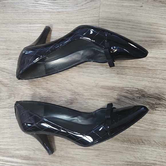 STUART WEITZMAN black patent heels - Picture 4 of 14